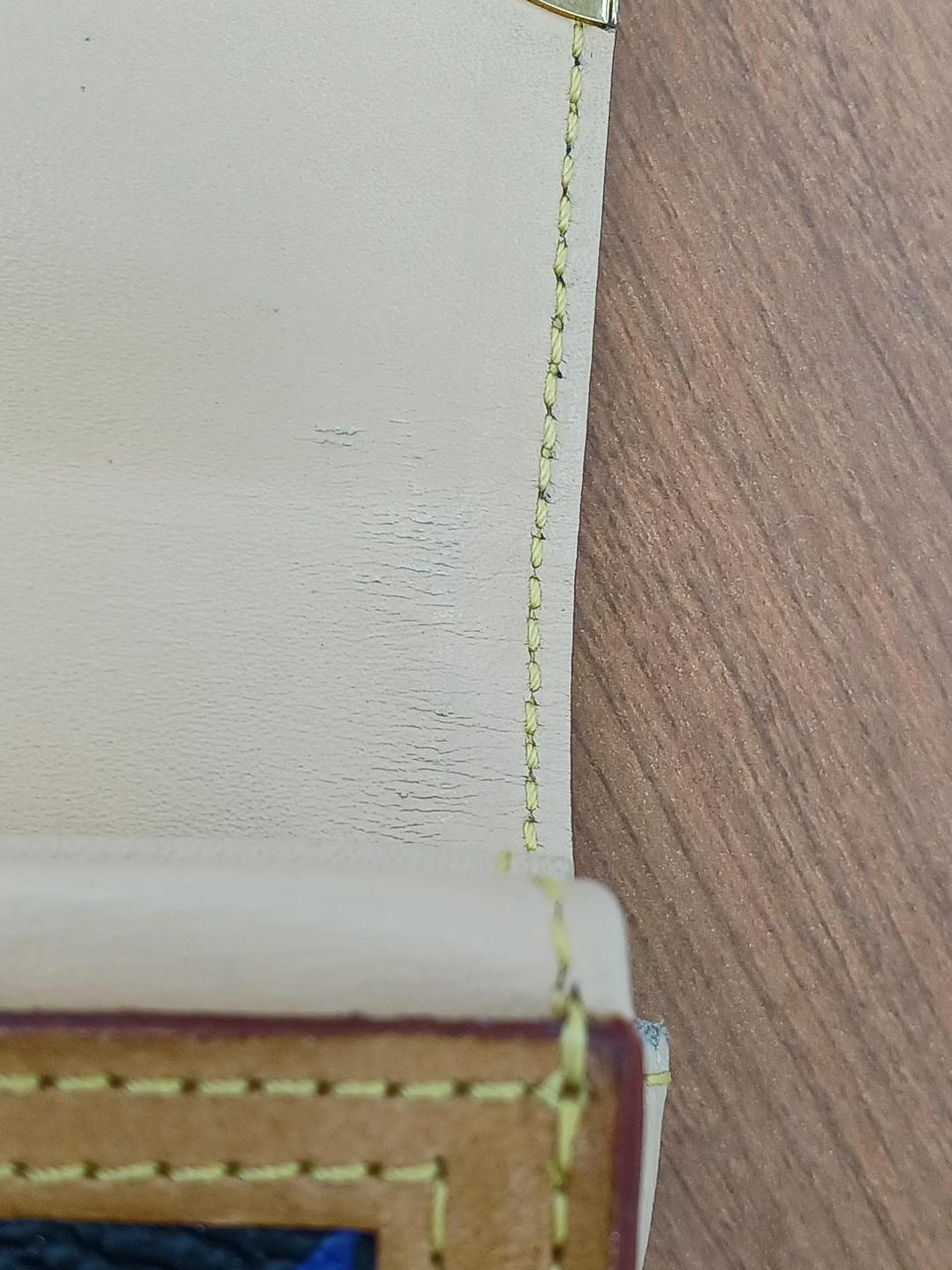 キズあります。