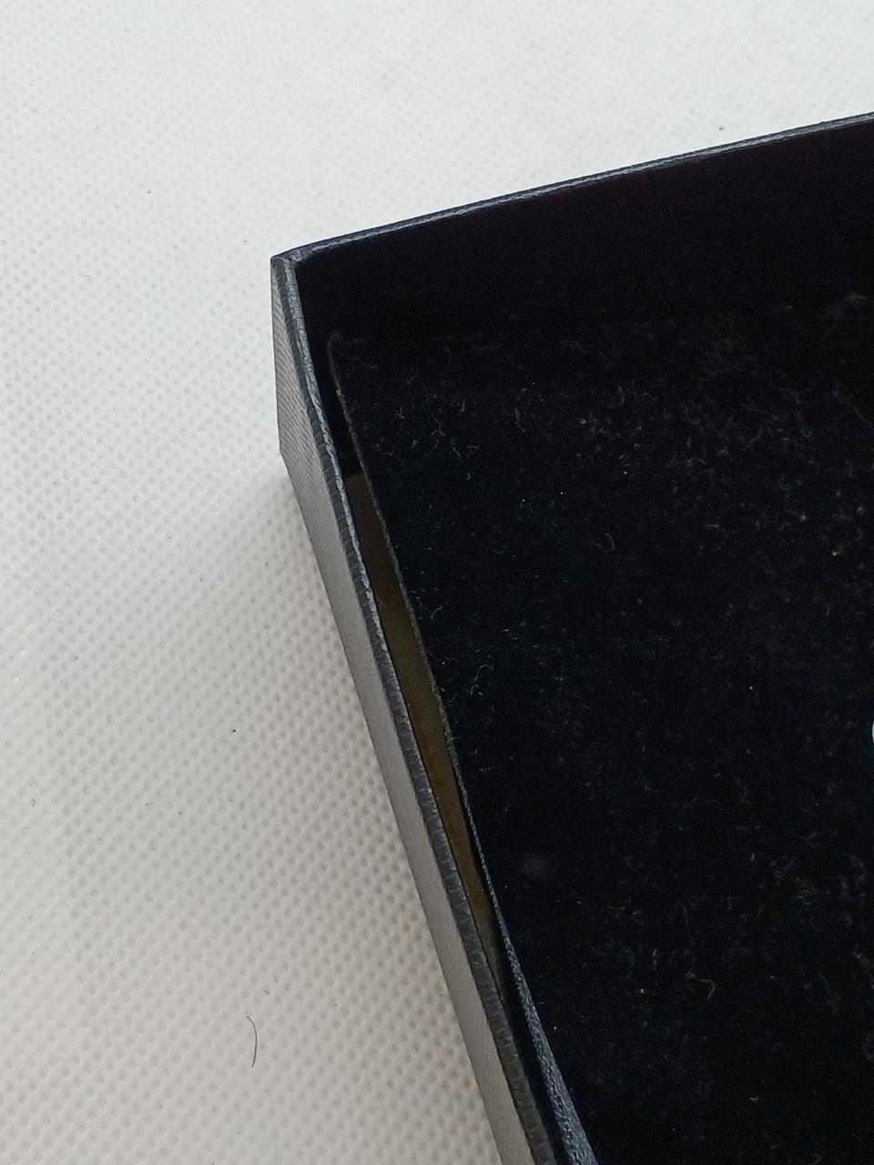 箱上内側剥がれあり