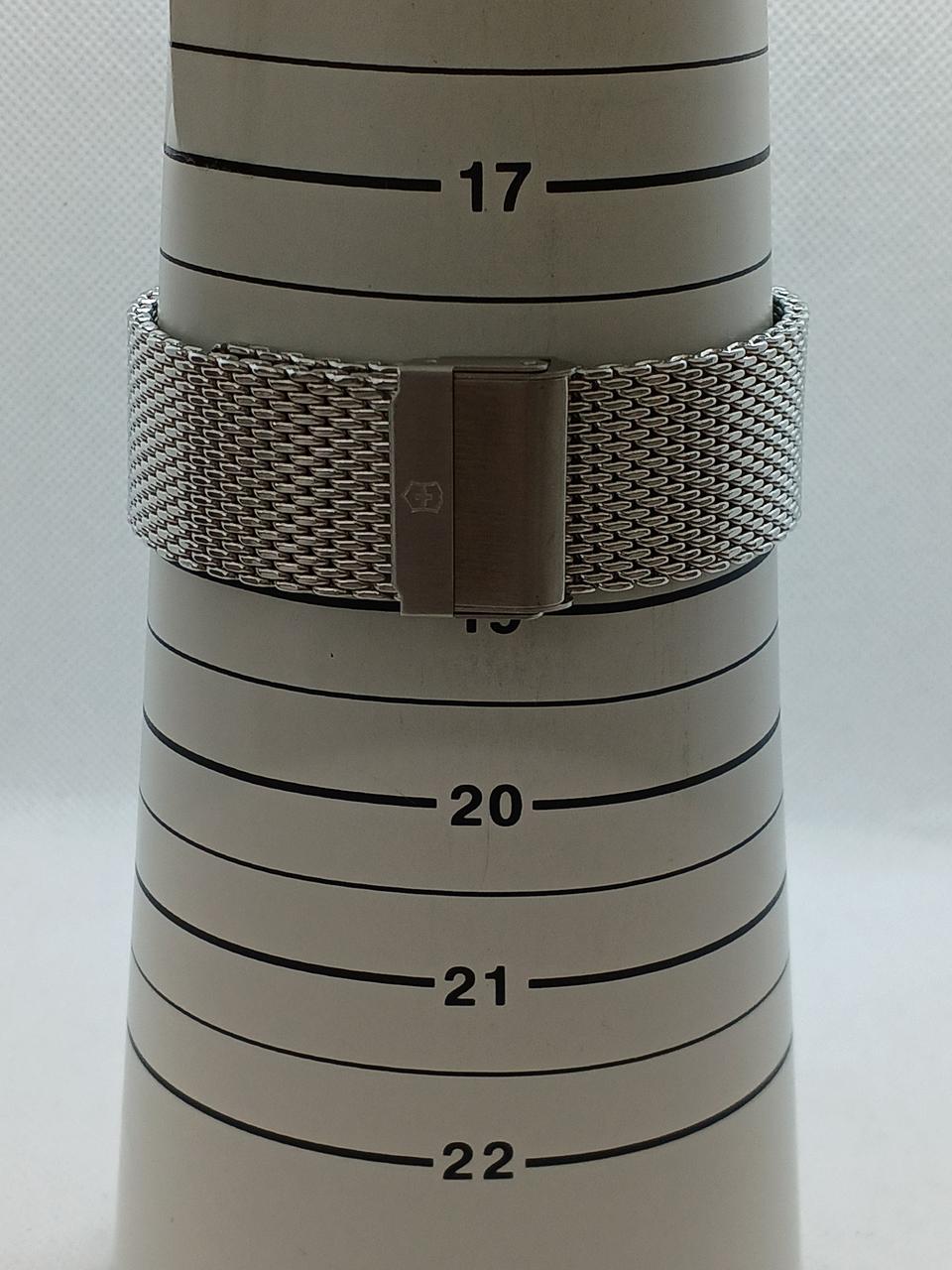 バンドサイズ約18.5cm「調節可能」