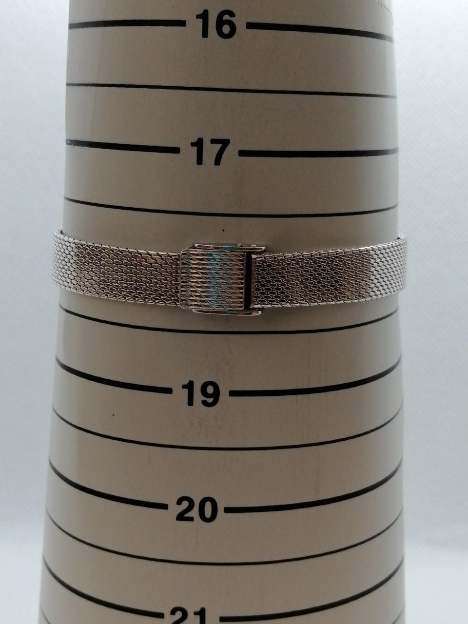 バンドサイズ最大約「18cm」