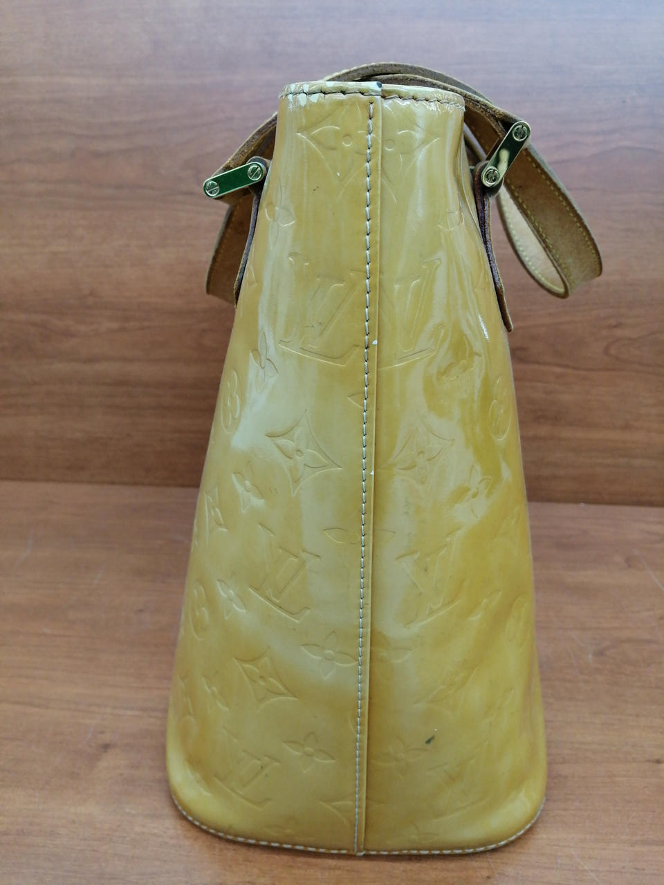 キズ汚れ、あります。