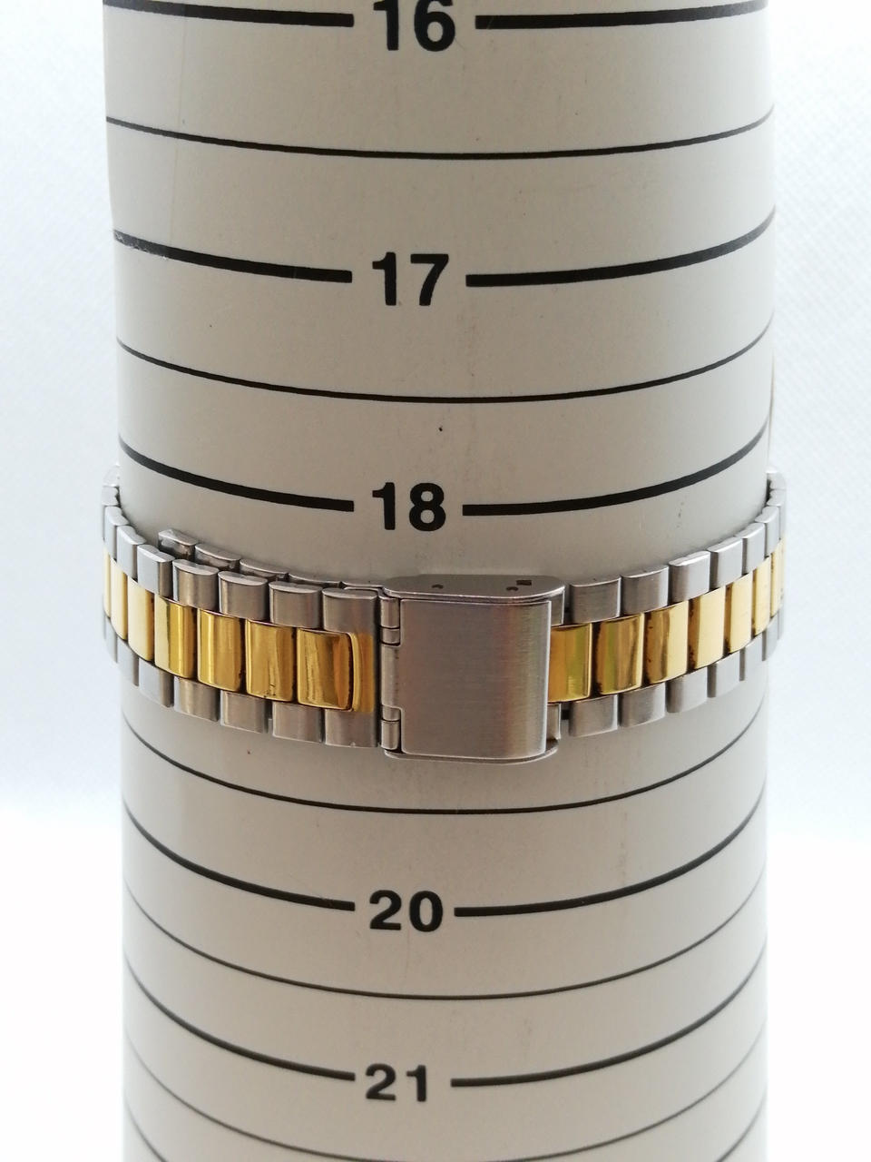 バンドサイズ約19cm「調節可能」