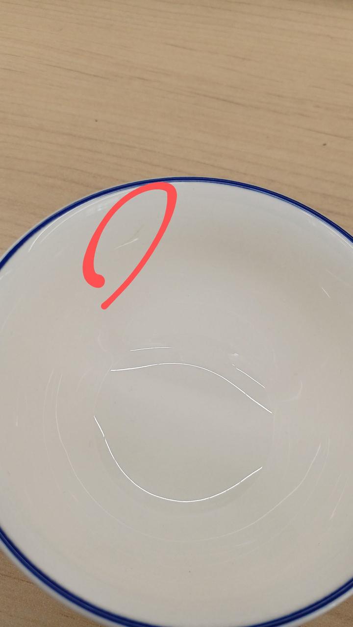 薄っすら茶色い線有り