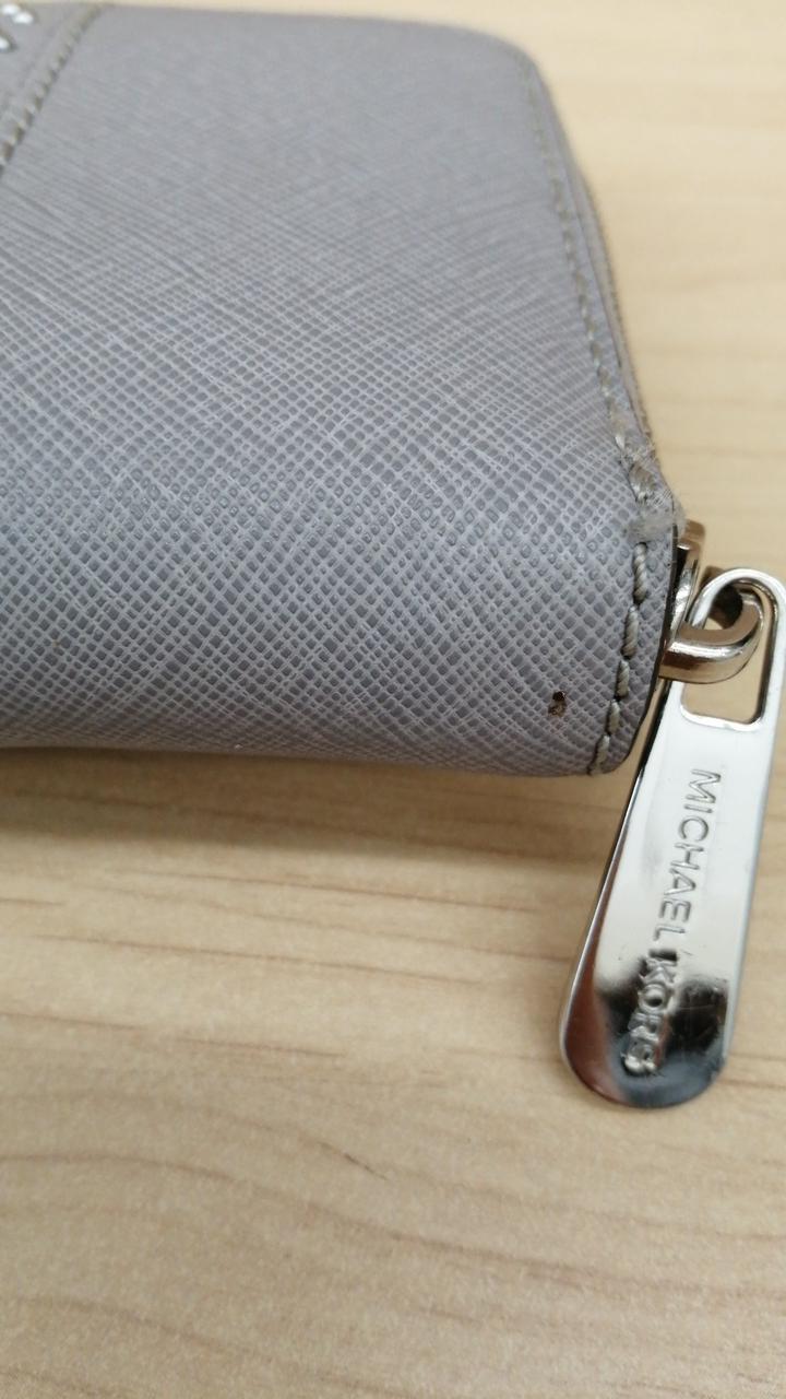 小さい汚れあり