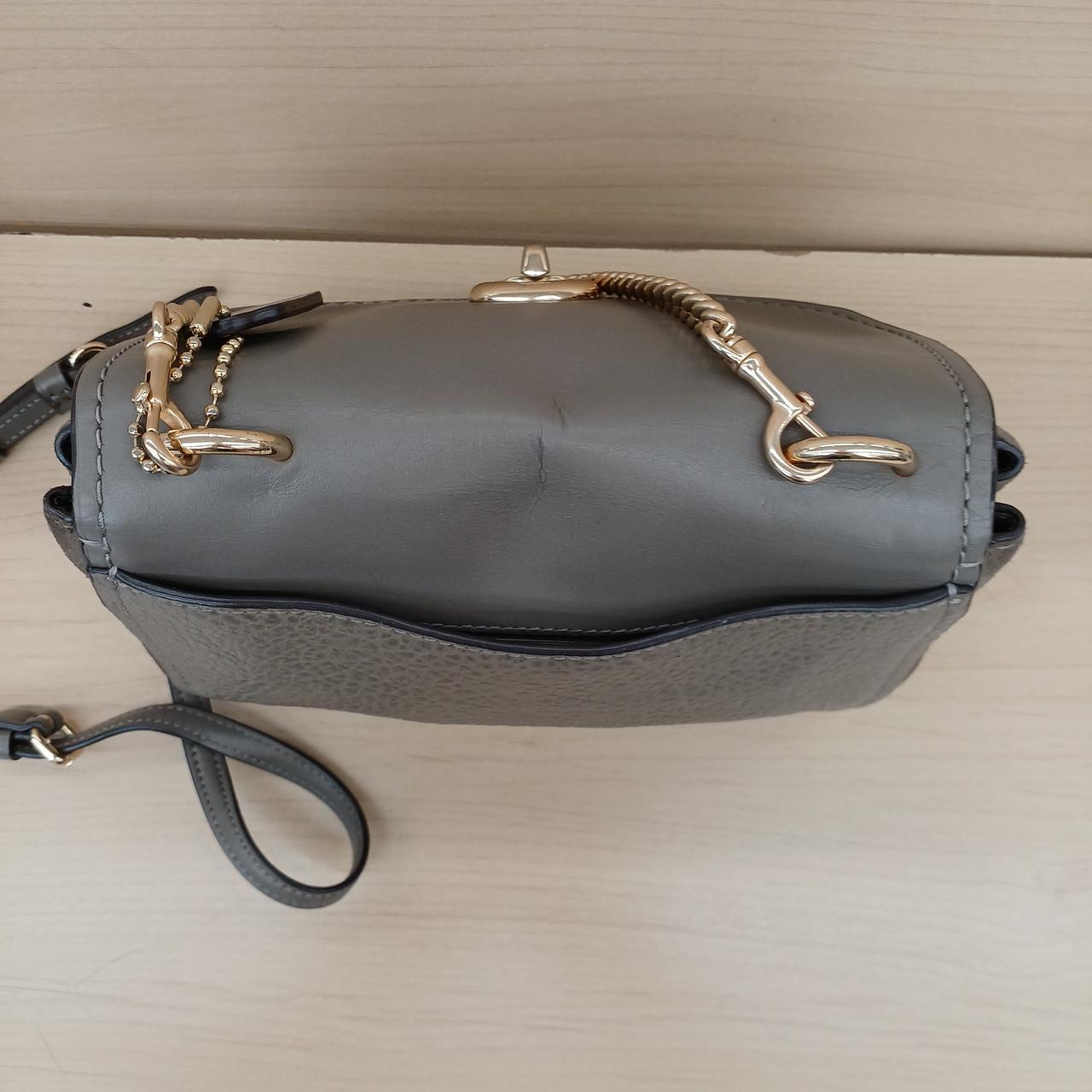 折り目あります。