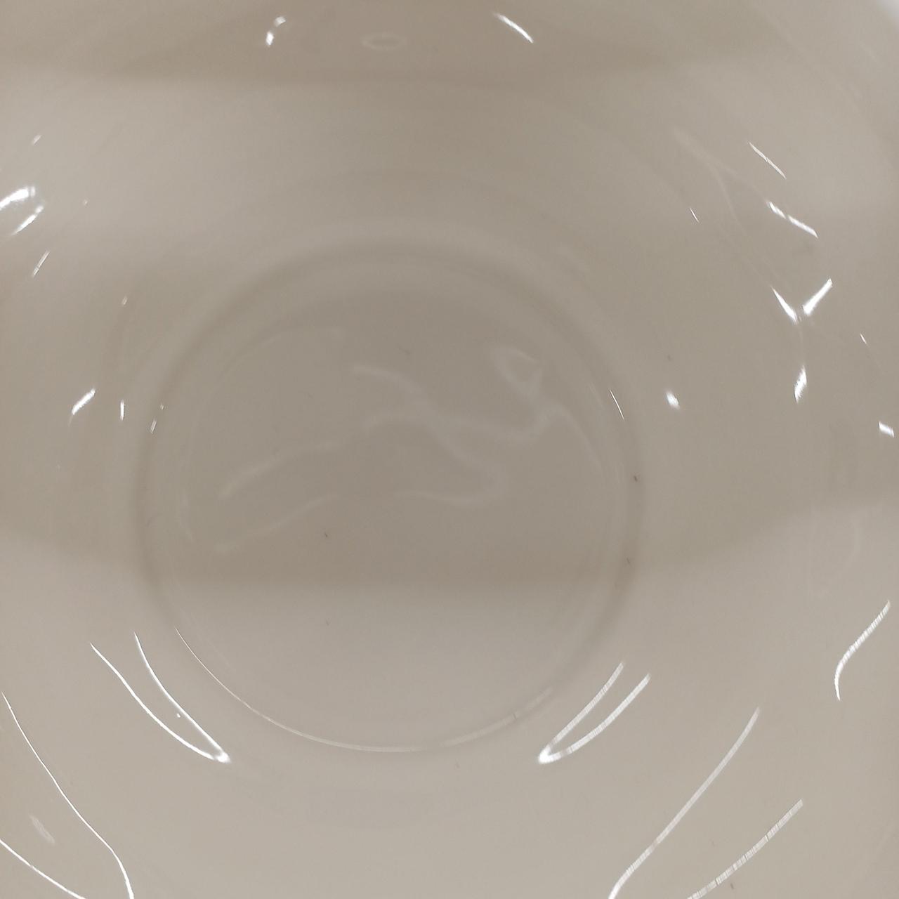 あちこちに黒っぽい点が有ります。