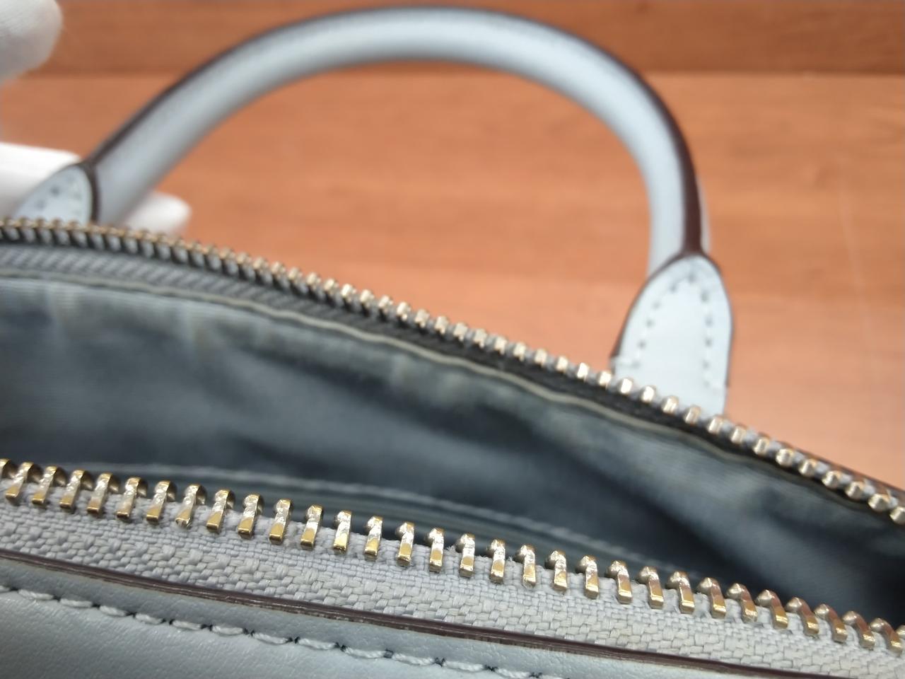 ファスナー側
内側汚れあります。