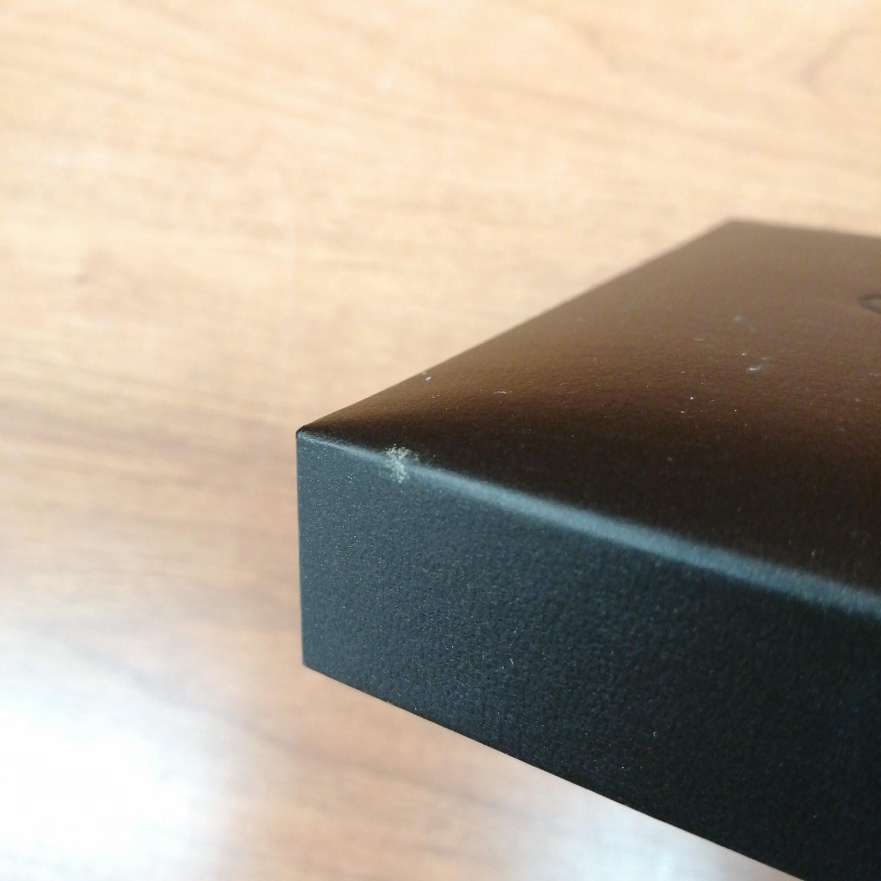 箱にキズ有ります。