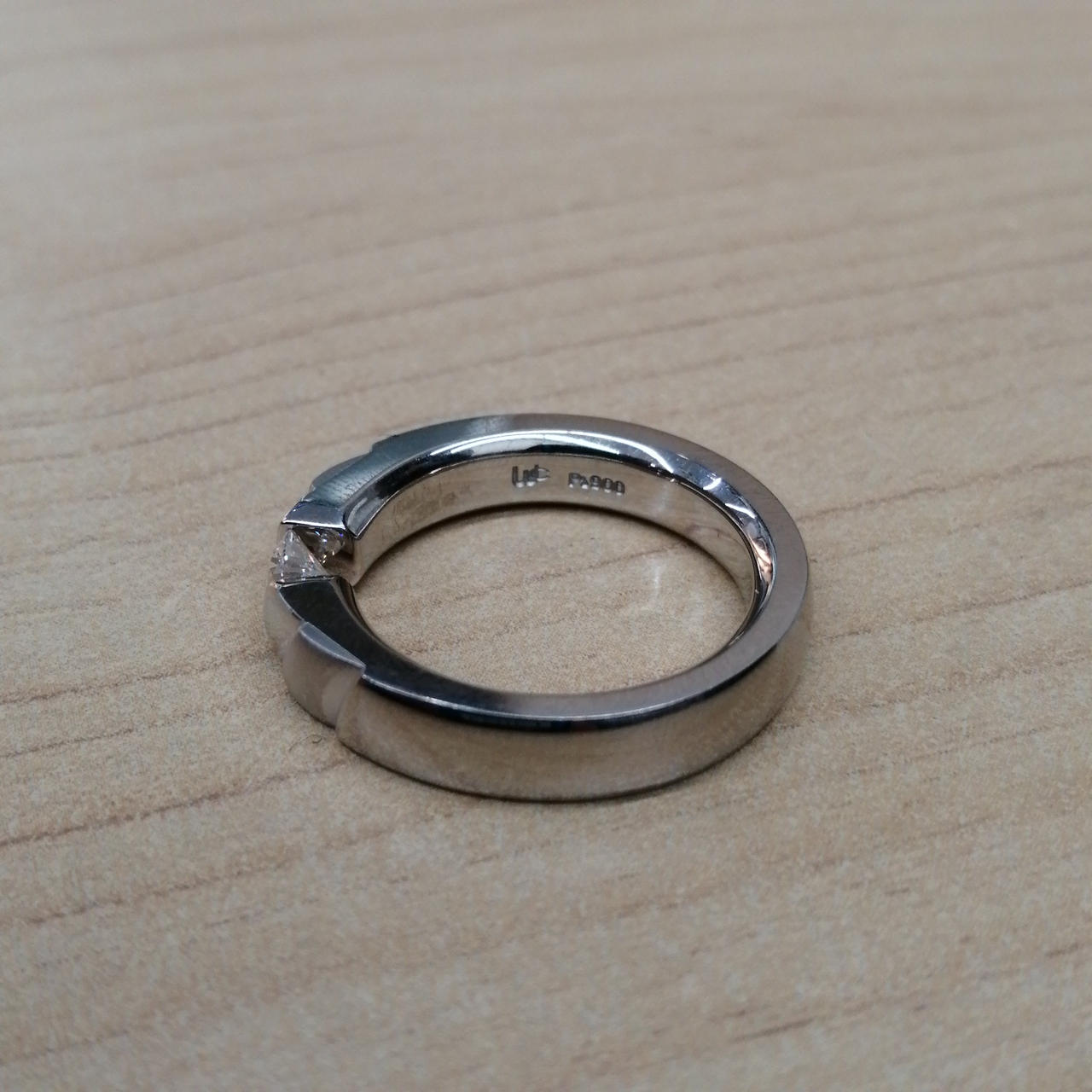 ブランドロゴ　WC
Pt900 刻印有り