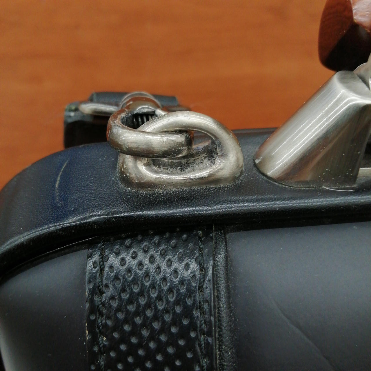 金具部分色剥げ有ります。