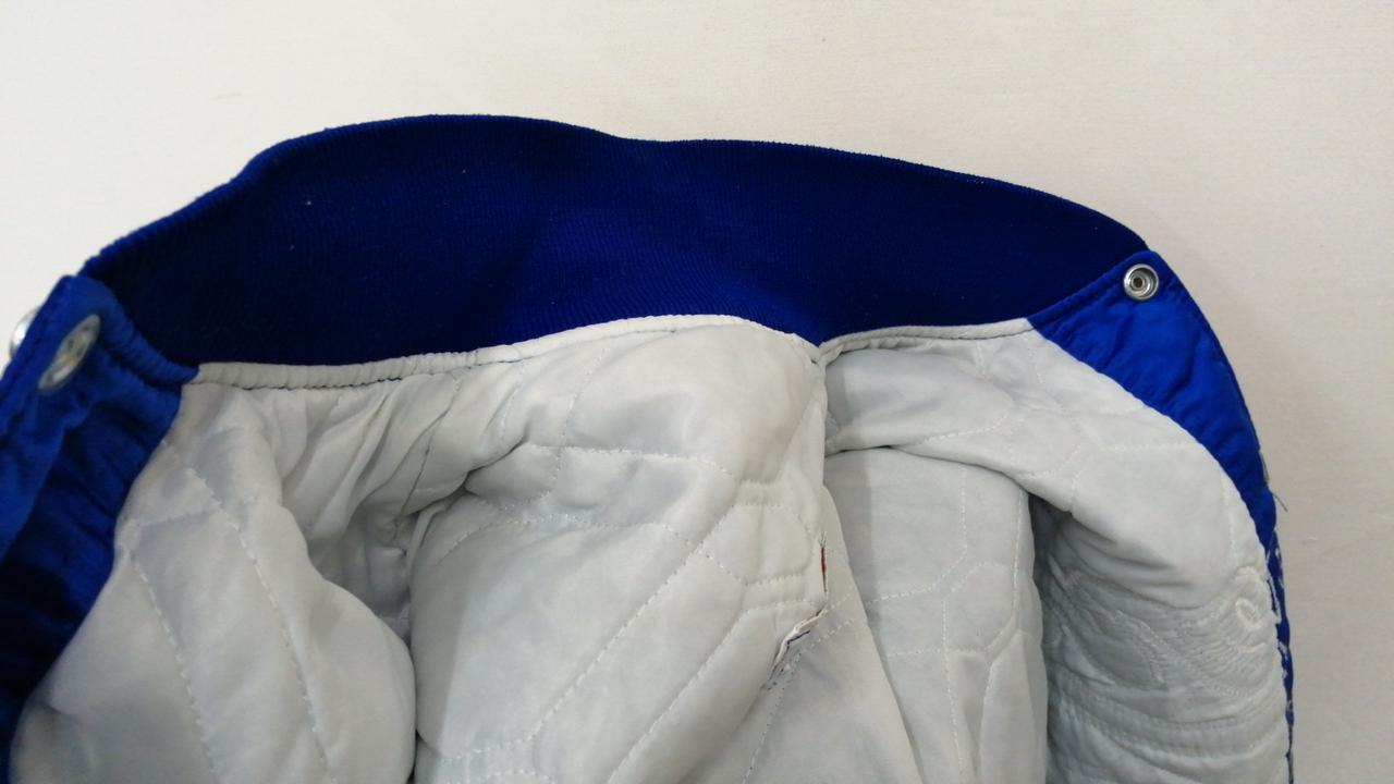 薄っすら黄ばみ有り