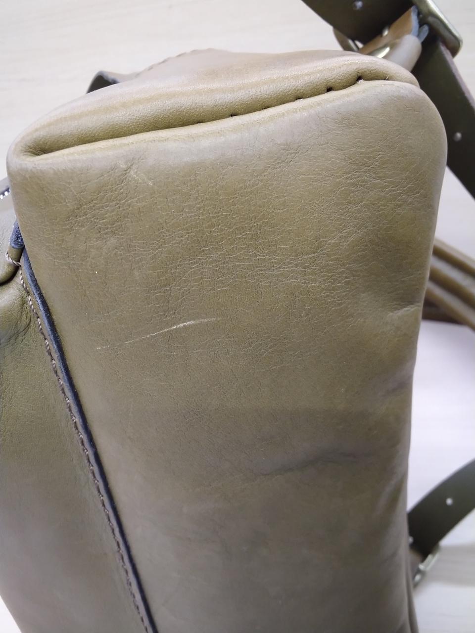 変色、擦れ傷有ります。