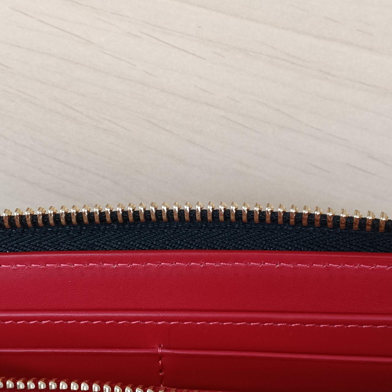 カード入れ上部汚れあります。