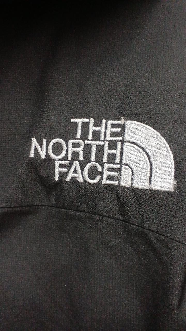 ロゴ刺繍ほつれあり