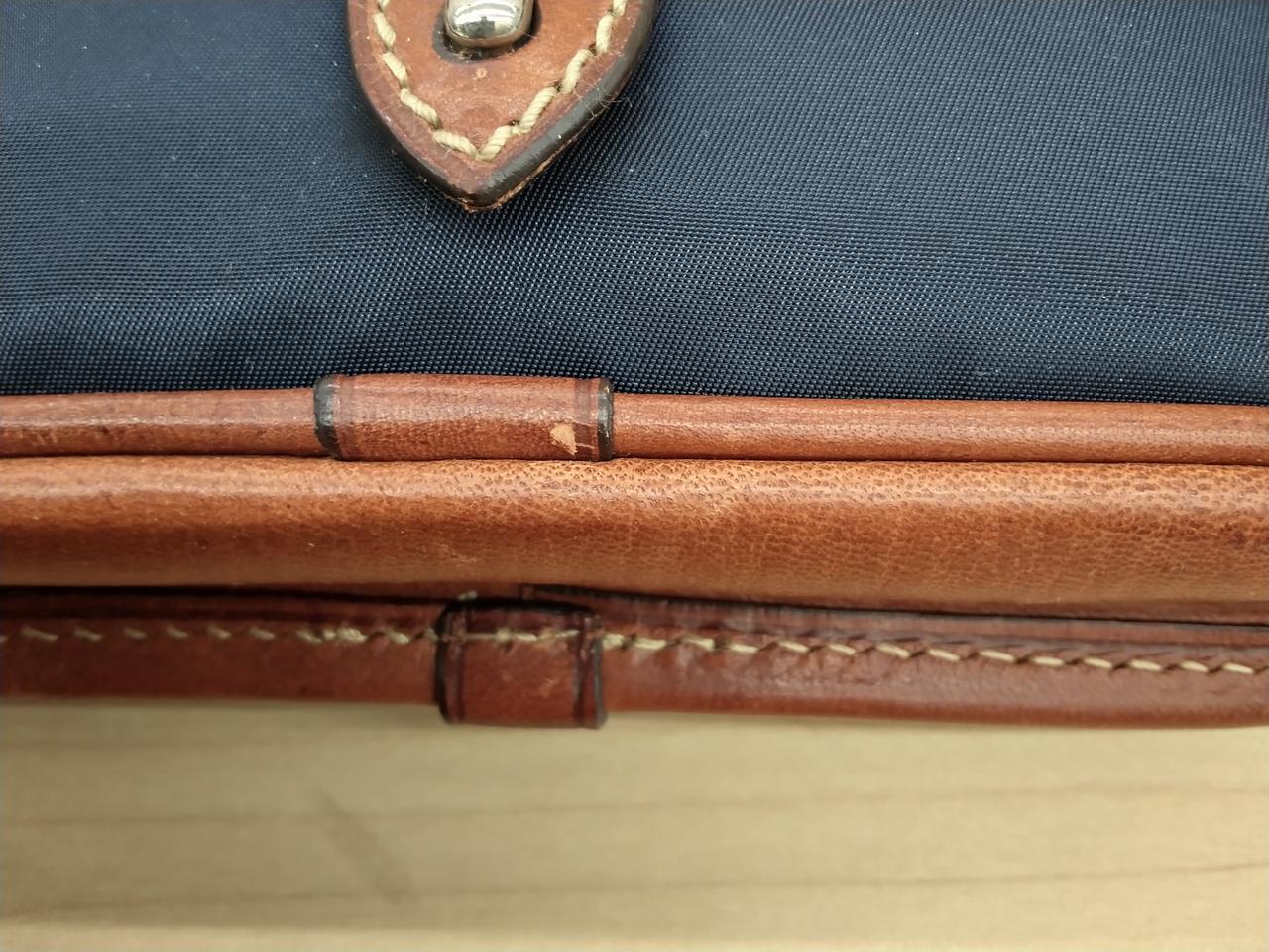 小さな剥がれ有り