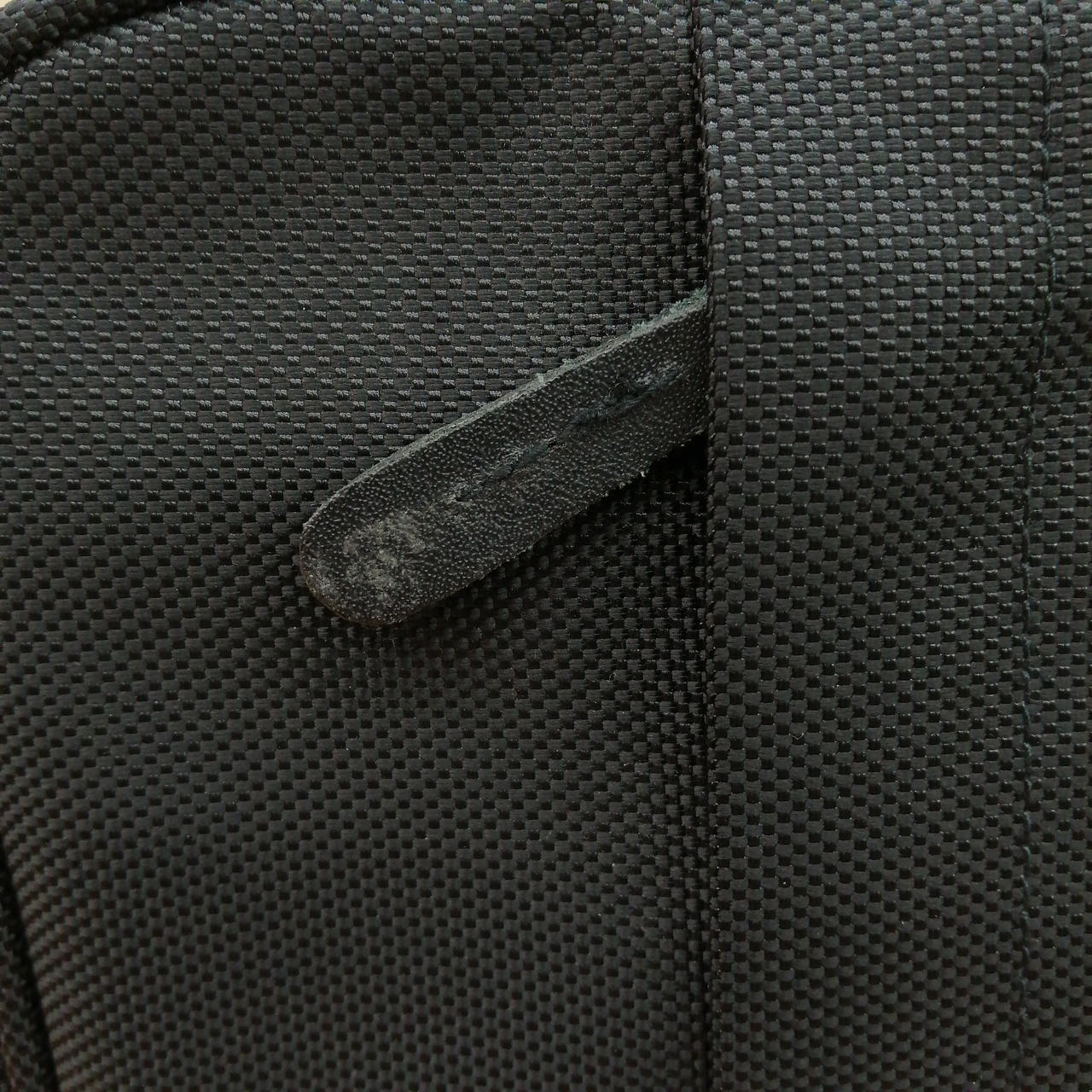 ファスナー部分汚れ、劣化ございます