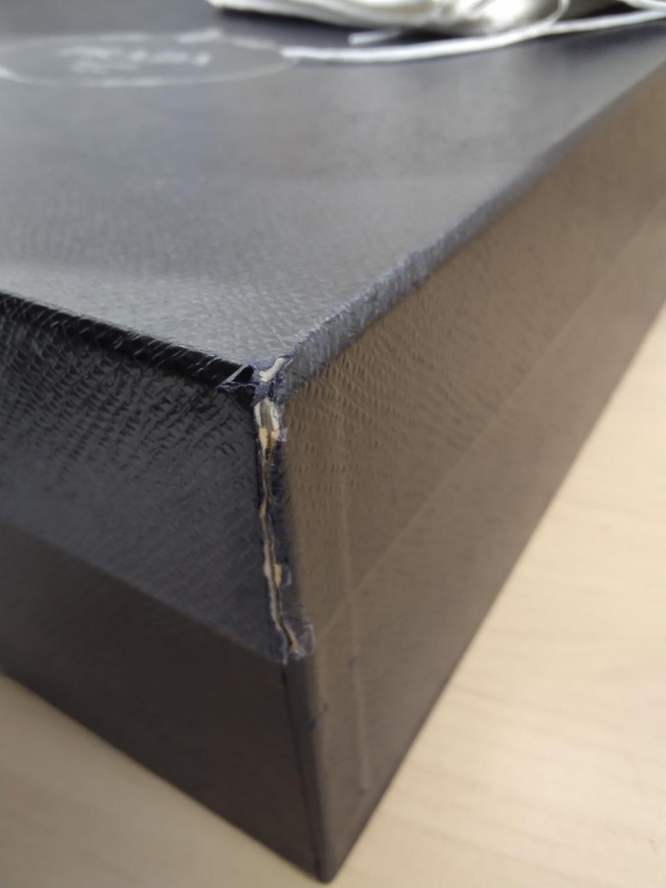 箱一箇所破れ有り