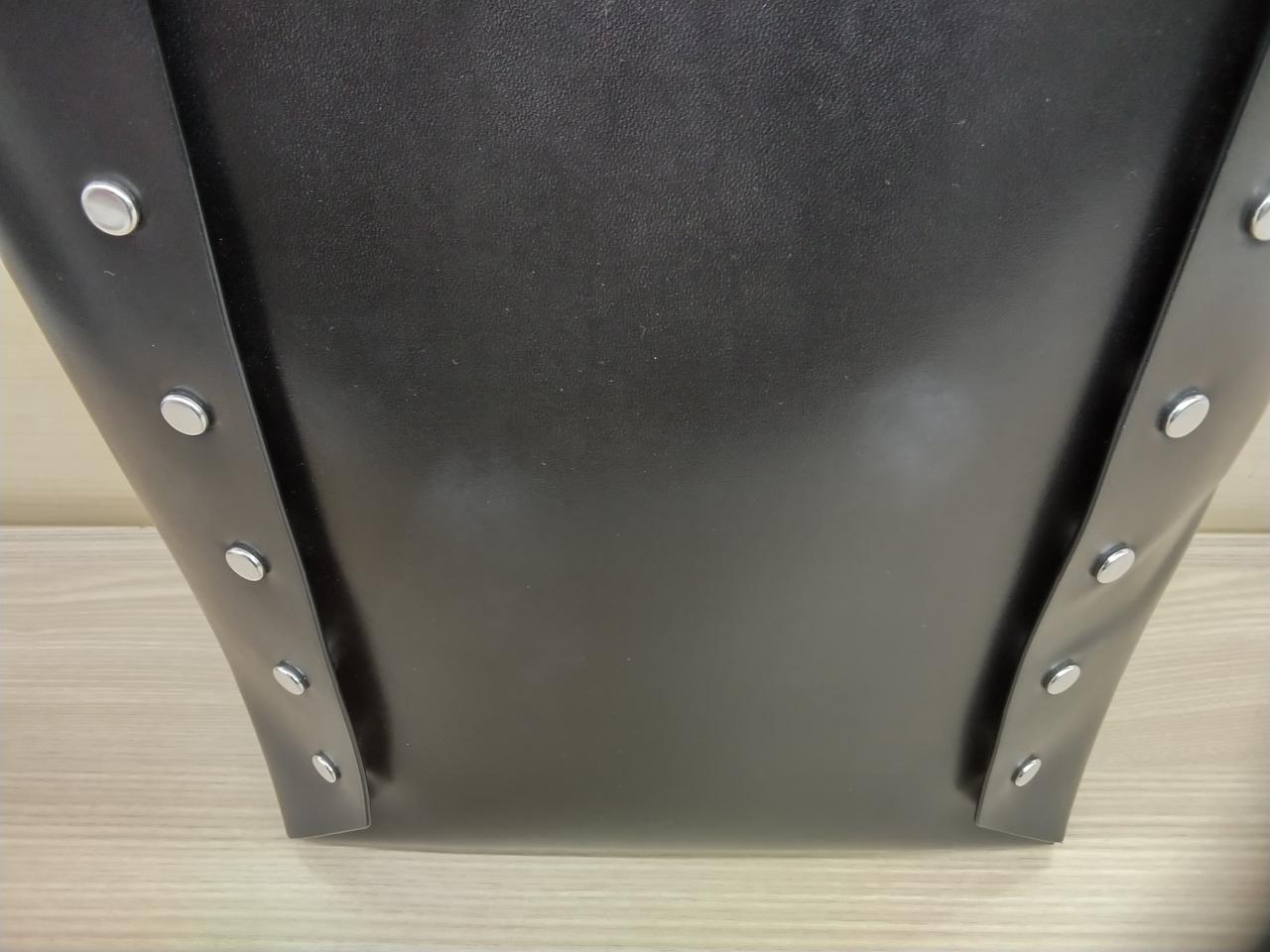 少々、白っぽく見える箇所があります