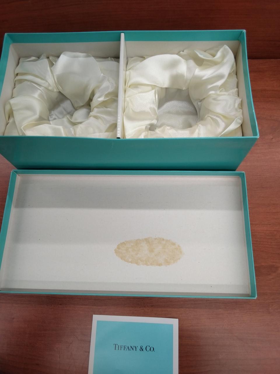 フタの内側に汚れ有ります