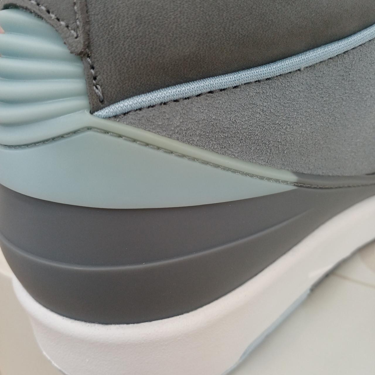 左足　色褪せあり