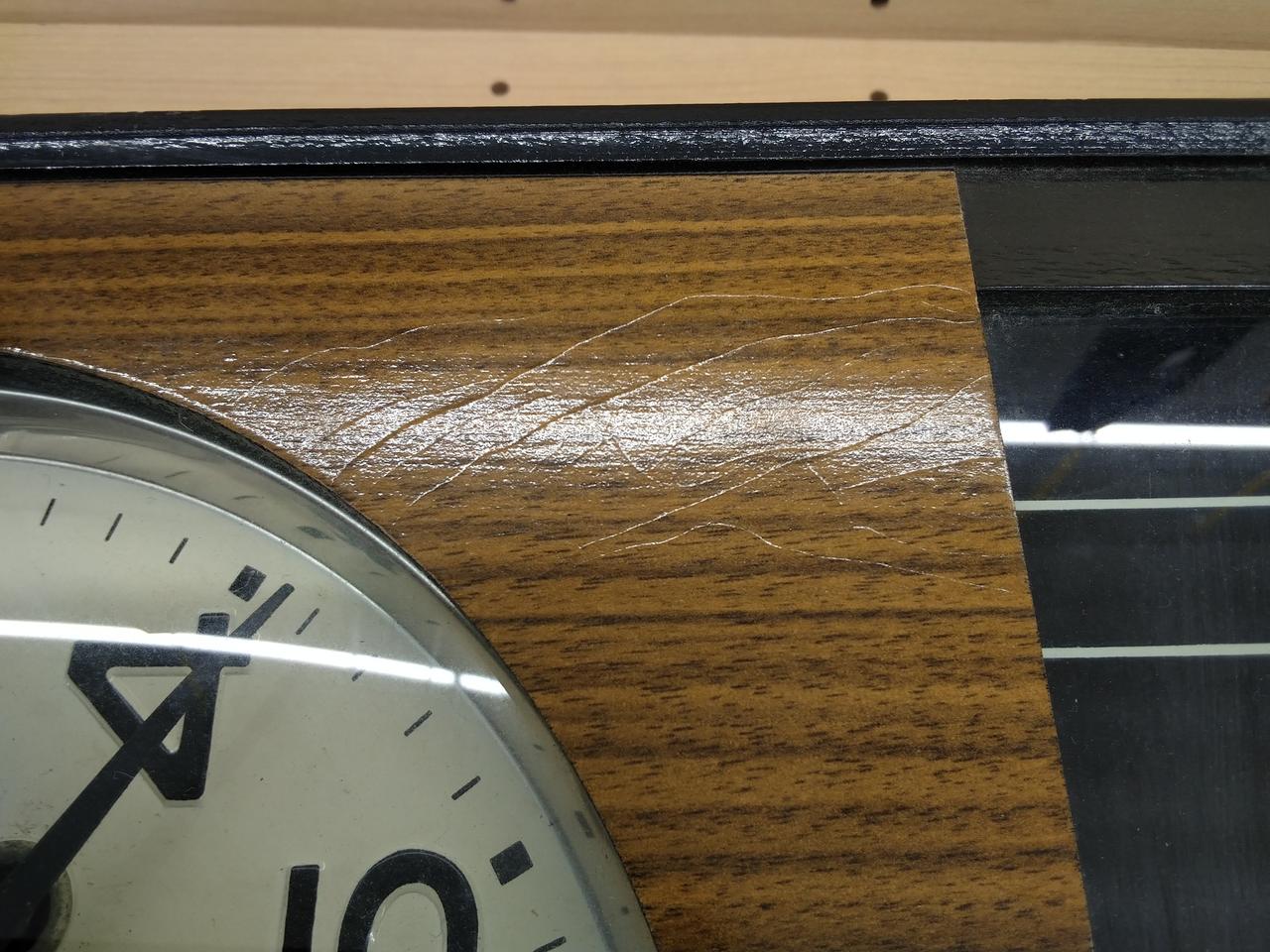 すじ状の跡有ります。