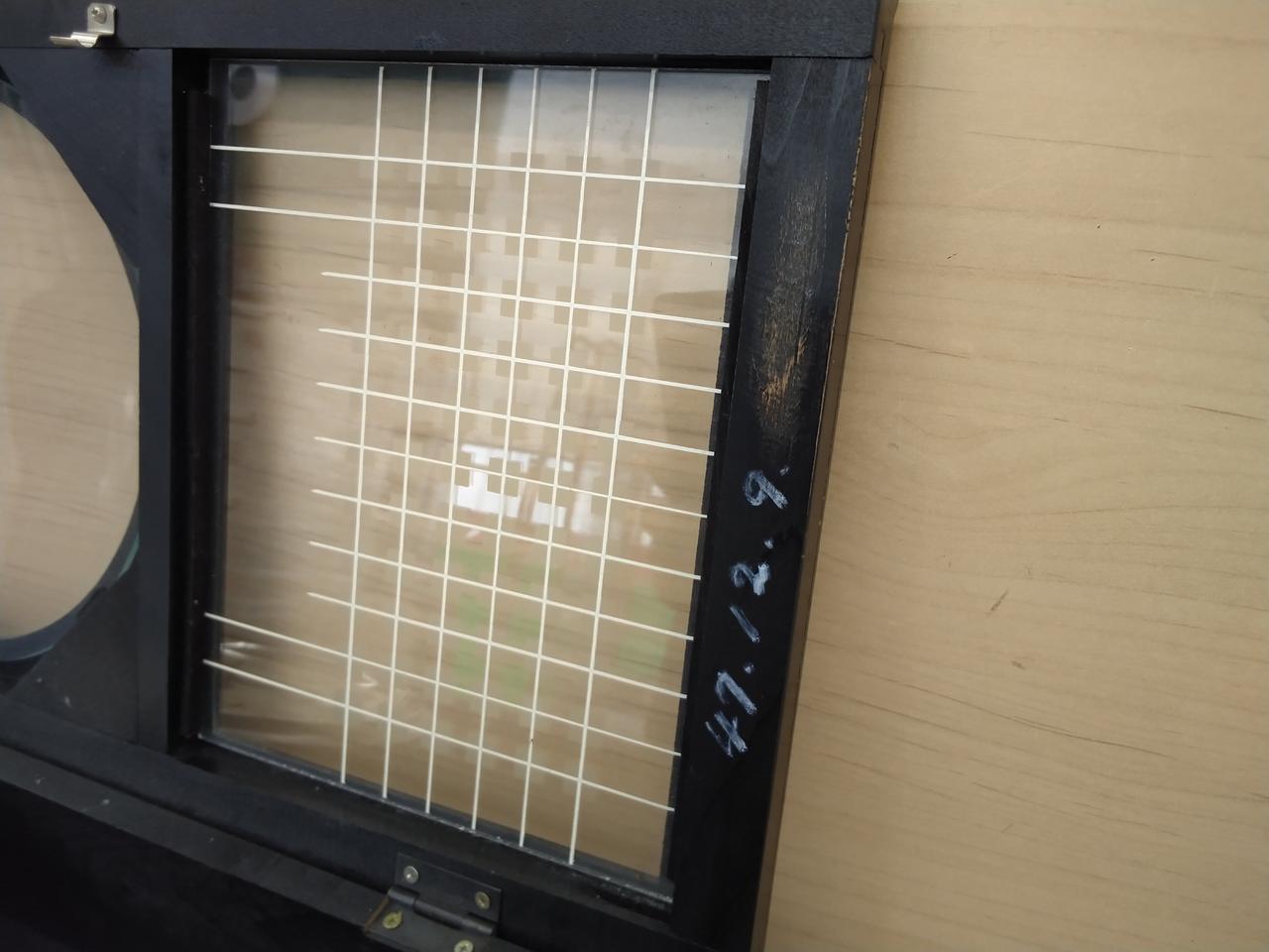 白色文字記入有ります。
擦れ消し跡有り。