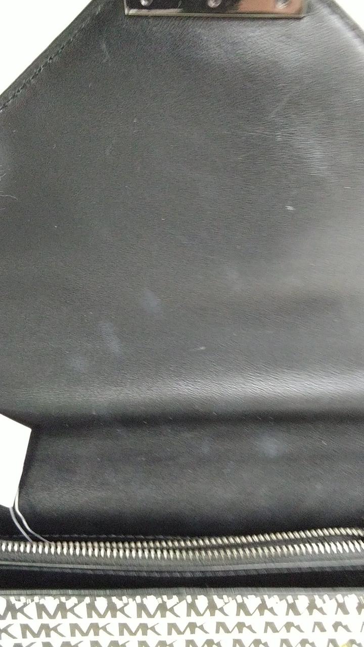 内側白い汚れあり