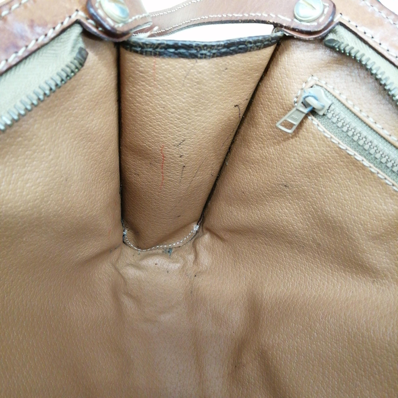 中ペン汚れ有ります。