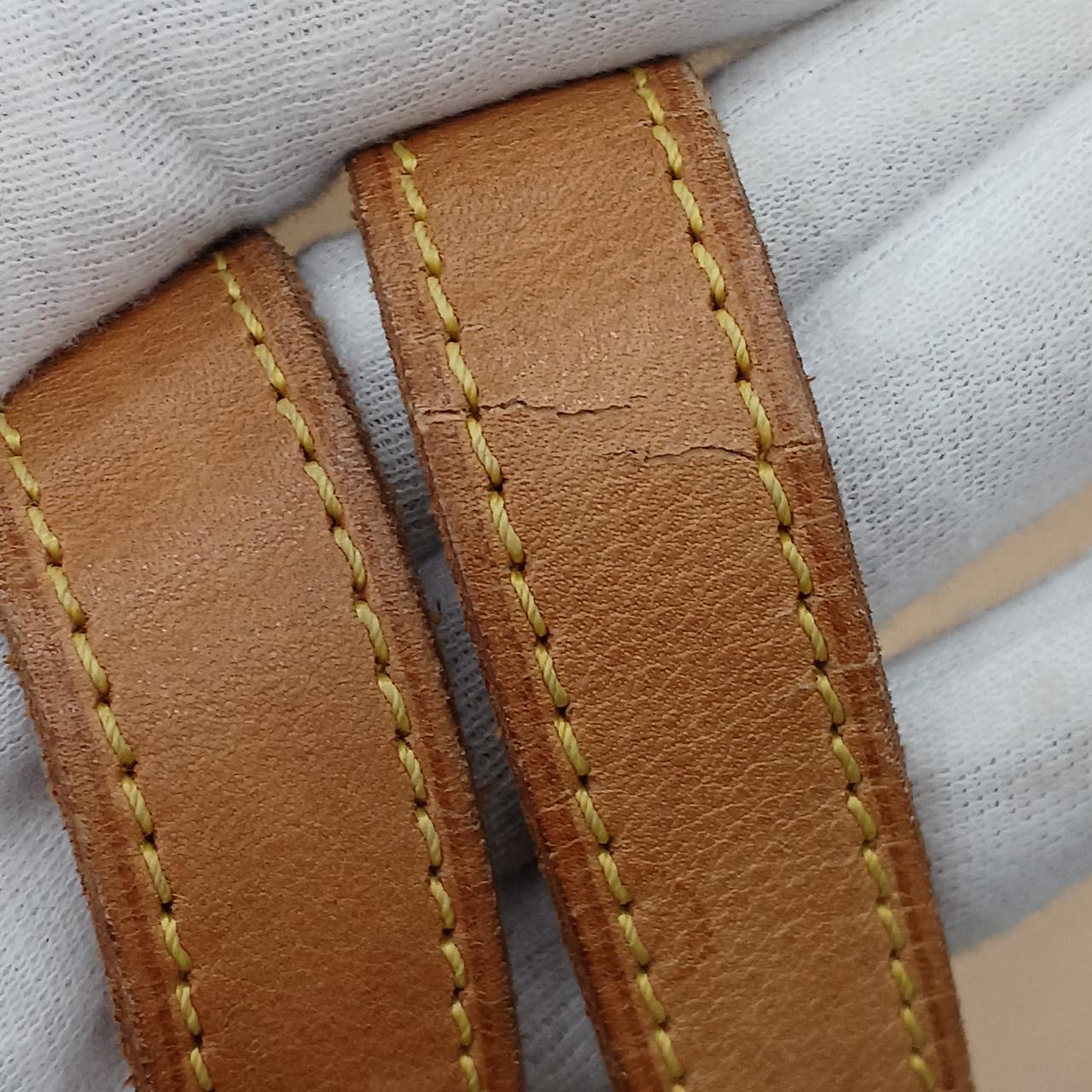 ストラップ割れあり