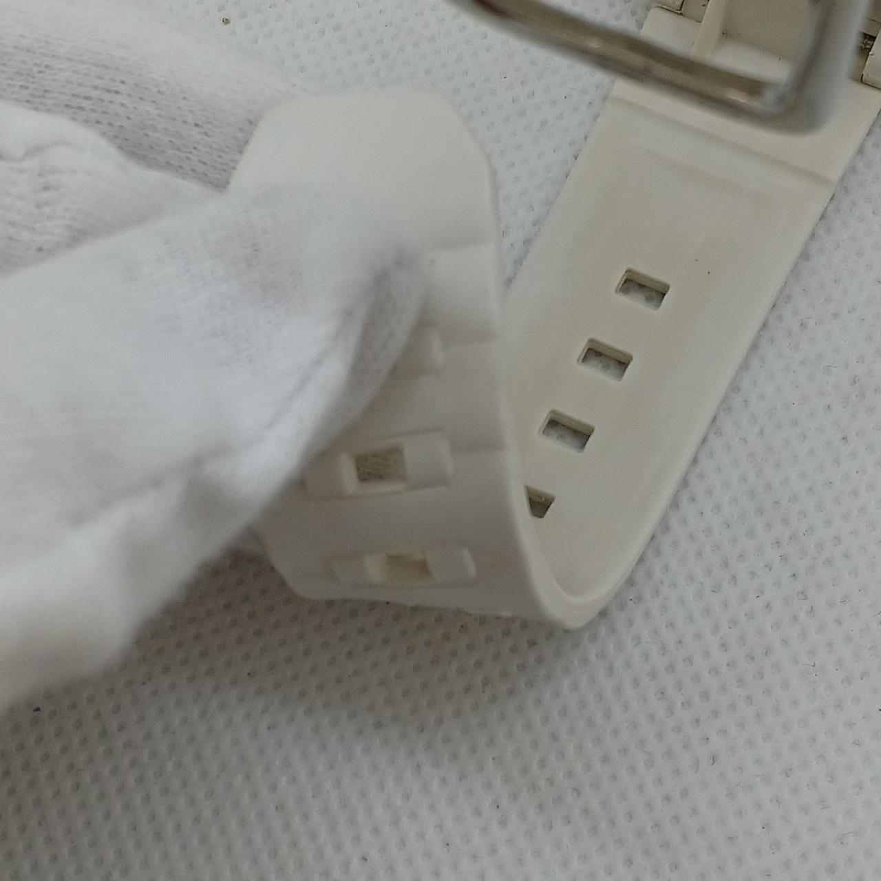 バンド裏変色あります。