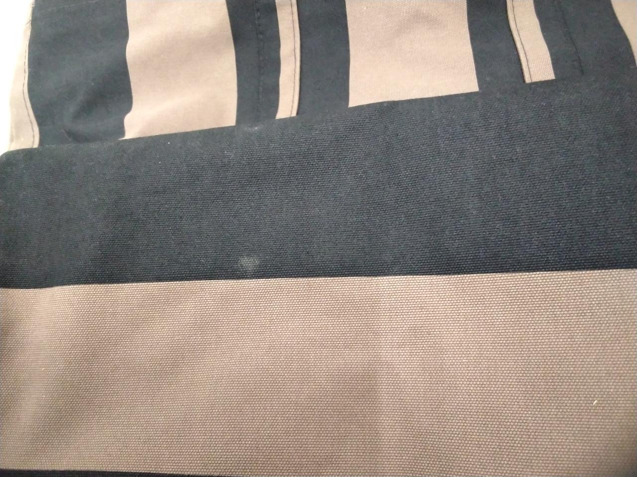 外側の底裏に汚れ有ります