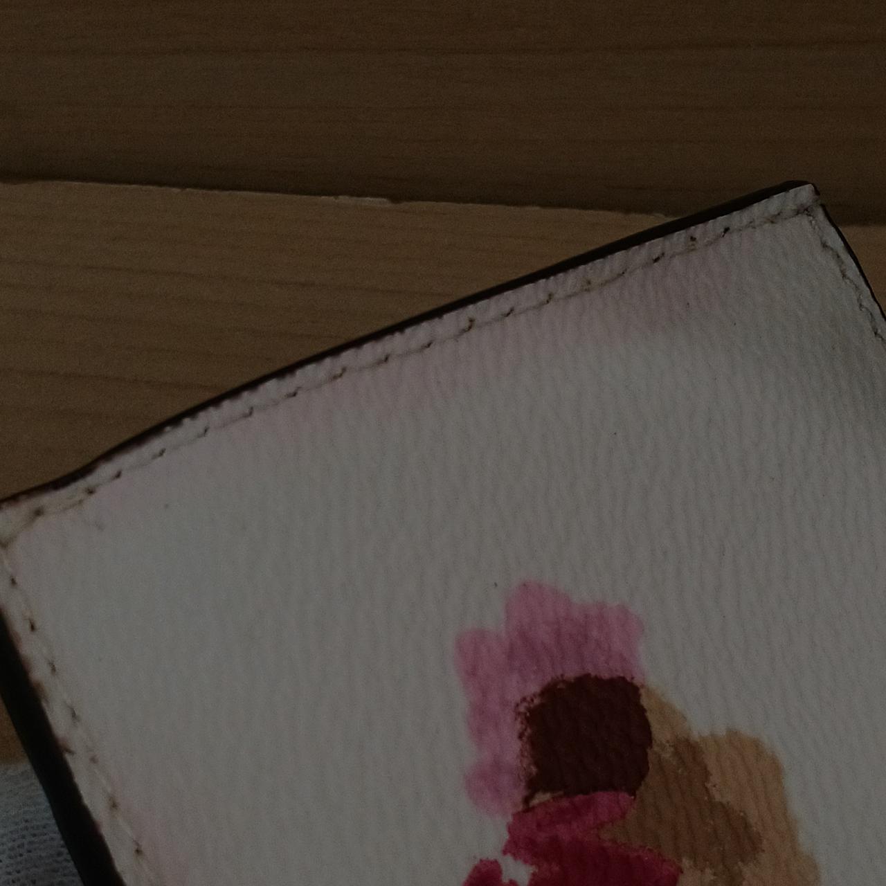 フチ変色あり
