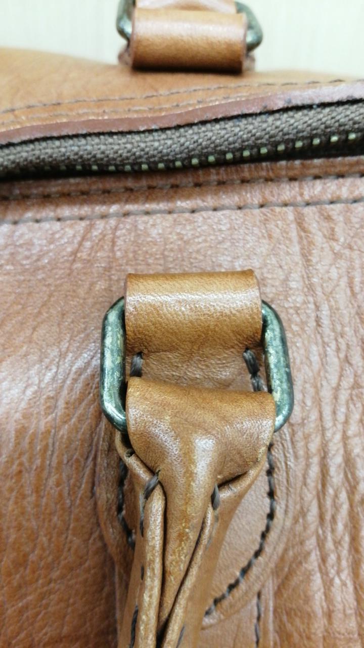 変色有