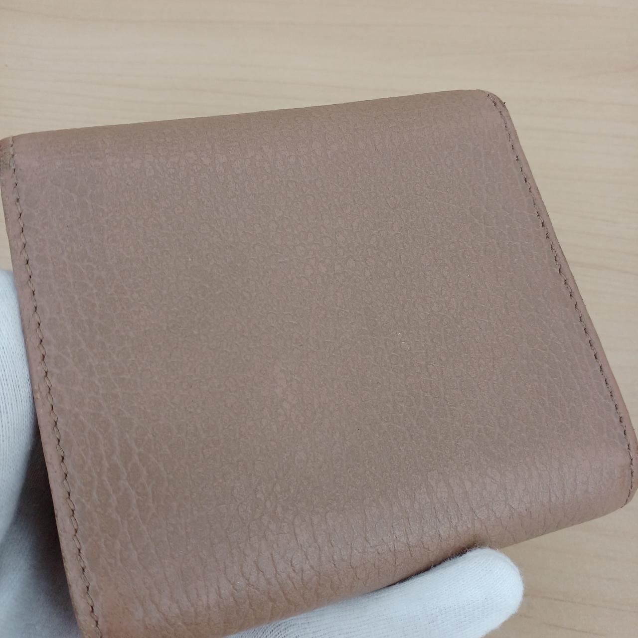 全体的に使用に伴う変色あり