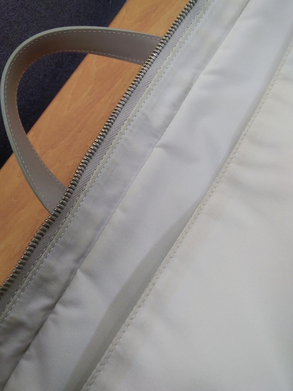 入口、内ポケット入口付近全体的に黄ばみ有