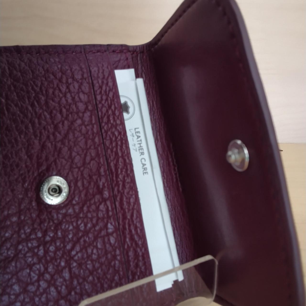 折り目キズあります。