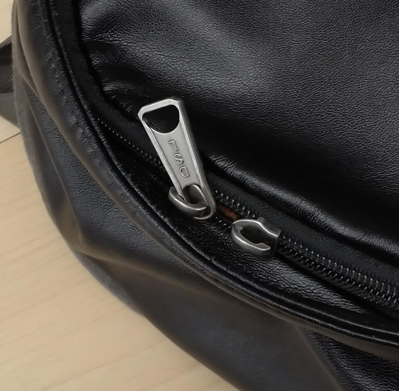 DSL　刻印有り
ファスナーチャーム無し