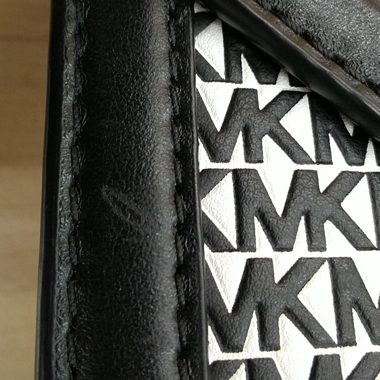 薄いキズ2箇所あり