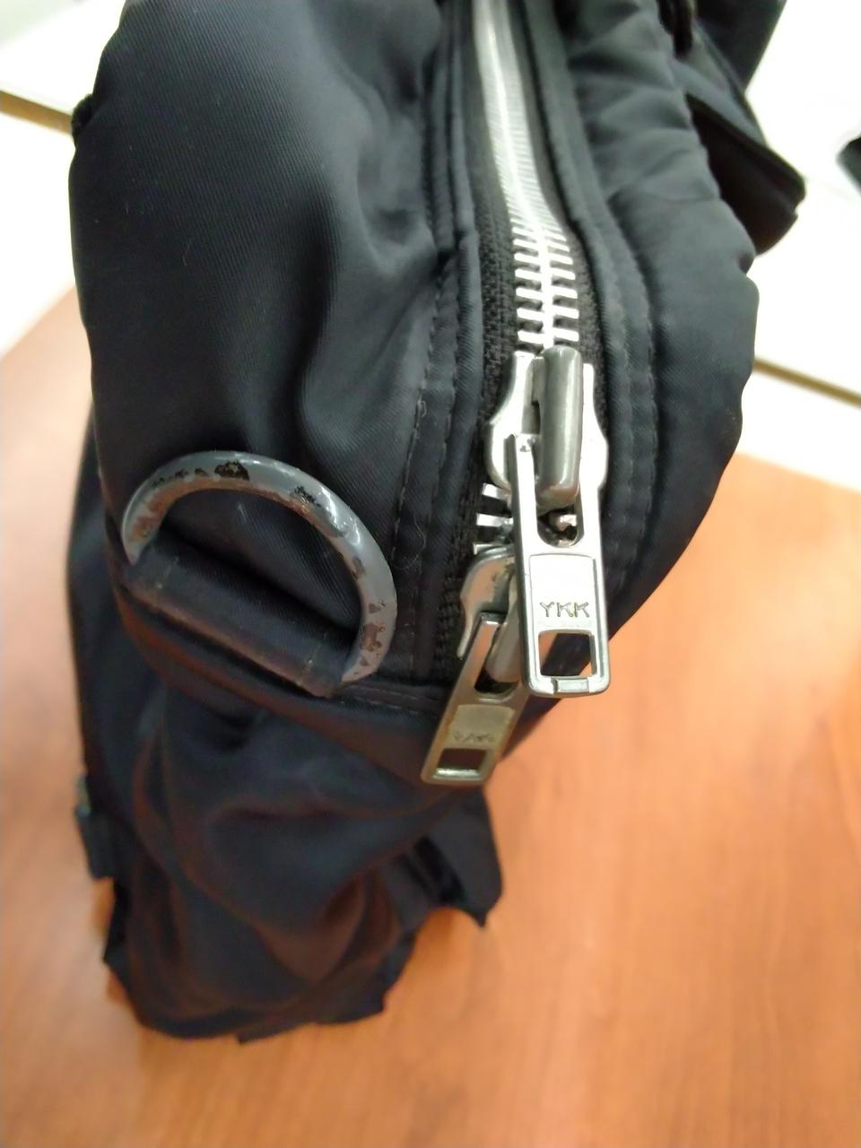 全ての金具に同様の剥がれがあります