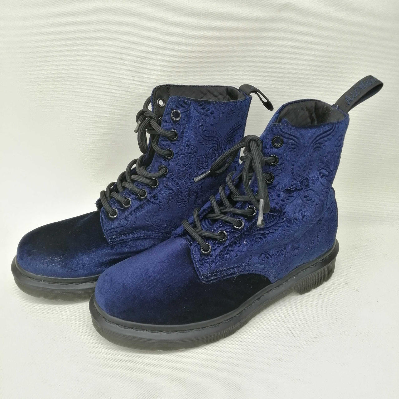 使用による型崩れ、擦れあります。