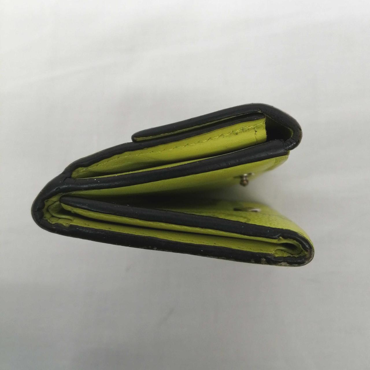 札入れ側ホックとまりません。