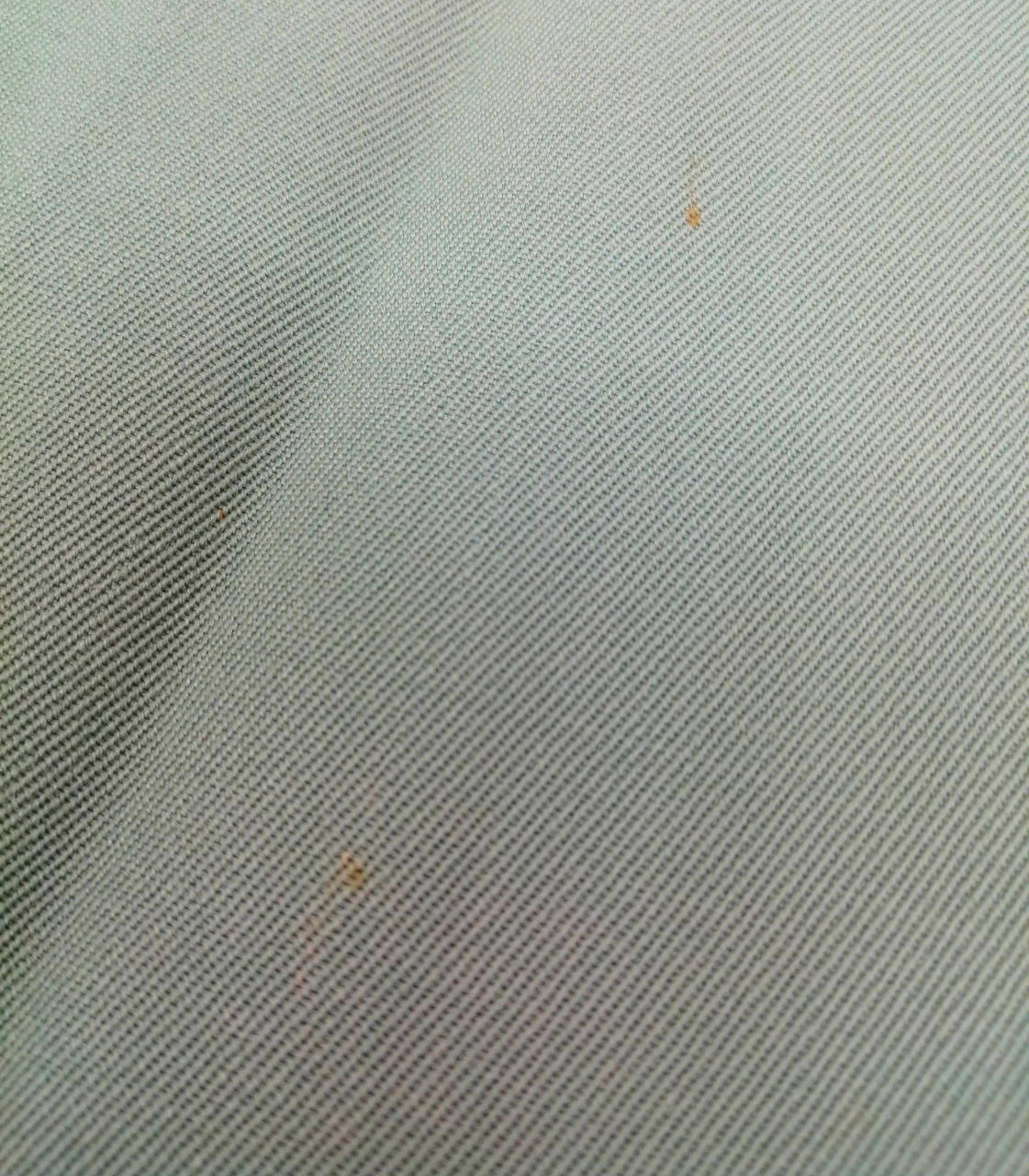 前面真ん中にサビ汚れあり(1mm×2点)