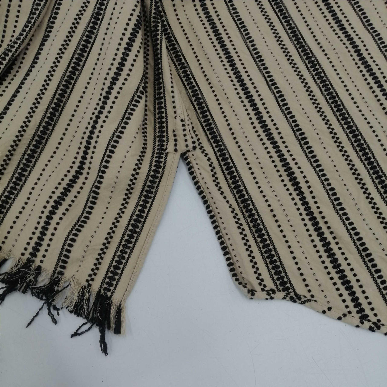 サイド、スリット入り