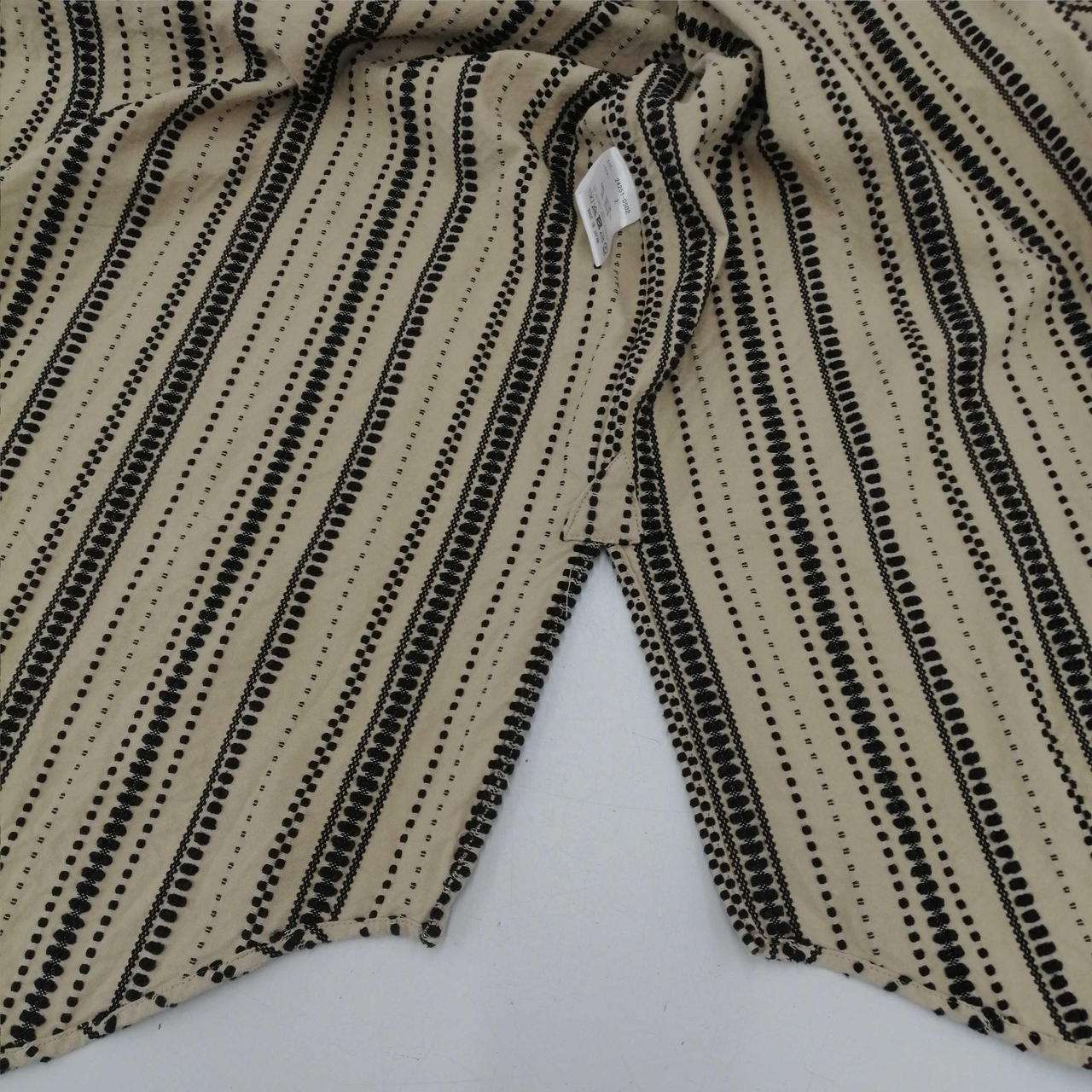 サイド、スリット入り