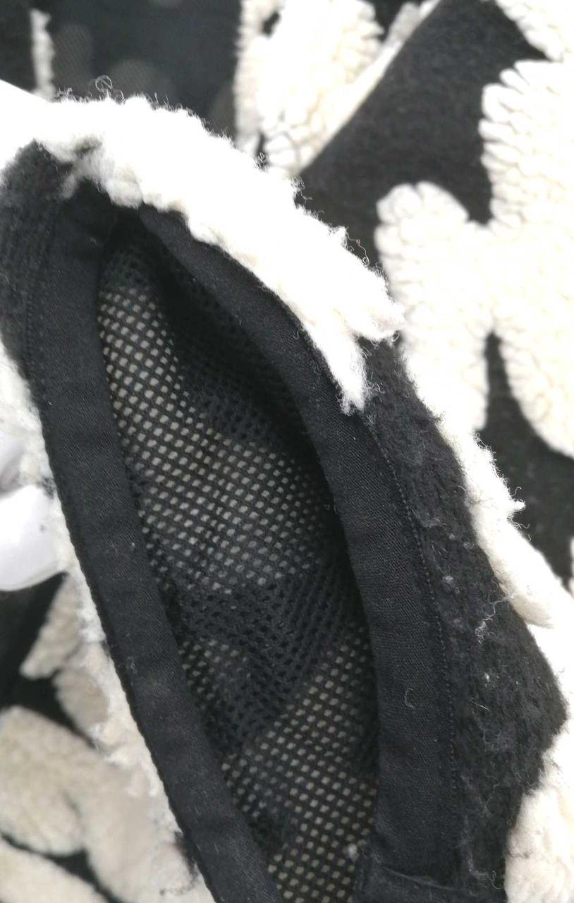 袖口周り、毛玉あり