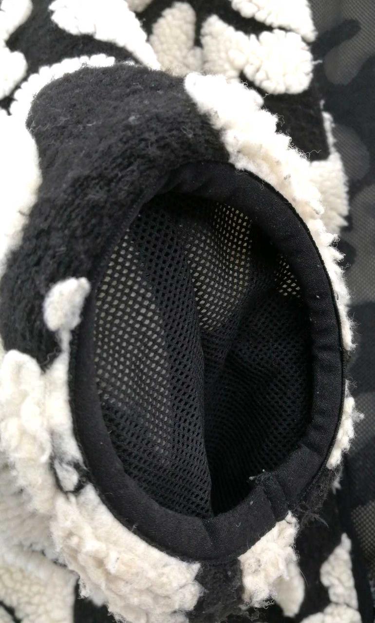 袖口周り、汚れ、毛玉あり