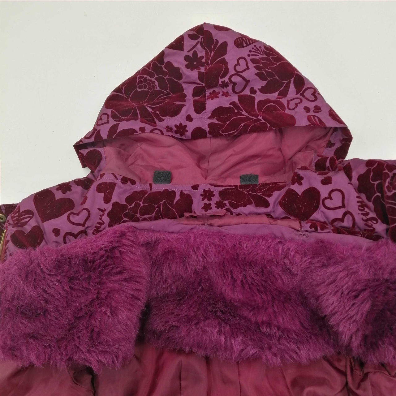 ･ファー取り外し可能
･帽子収納可能