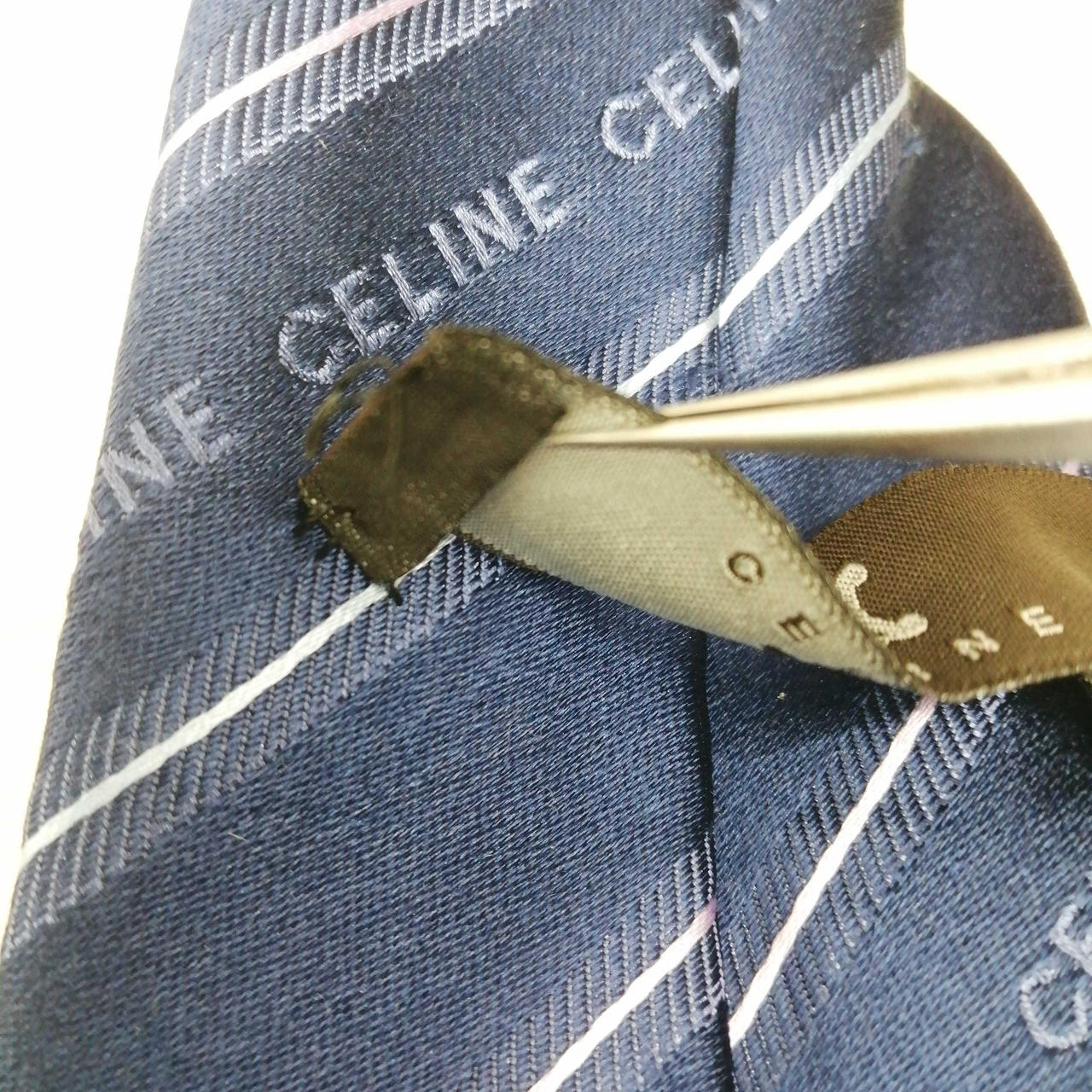 取れかけています