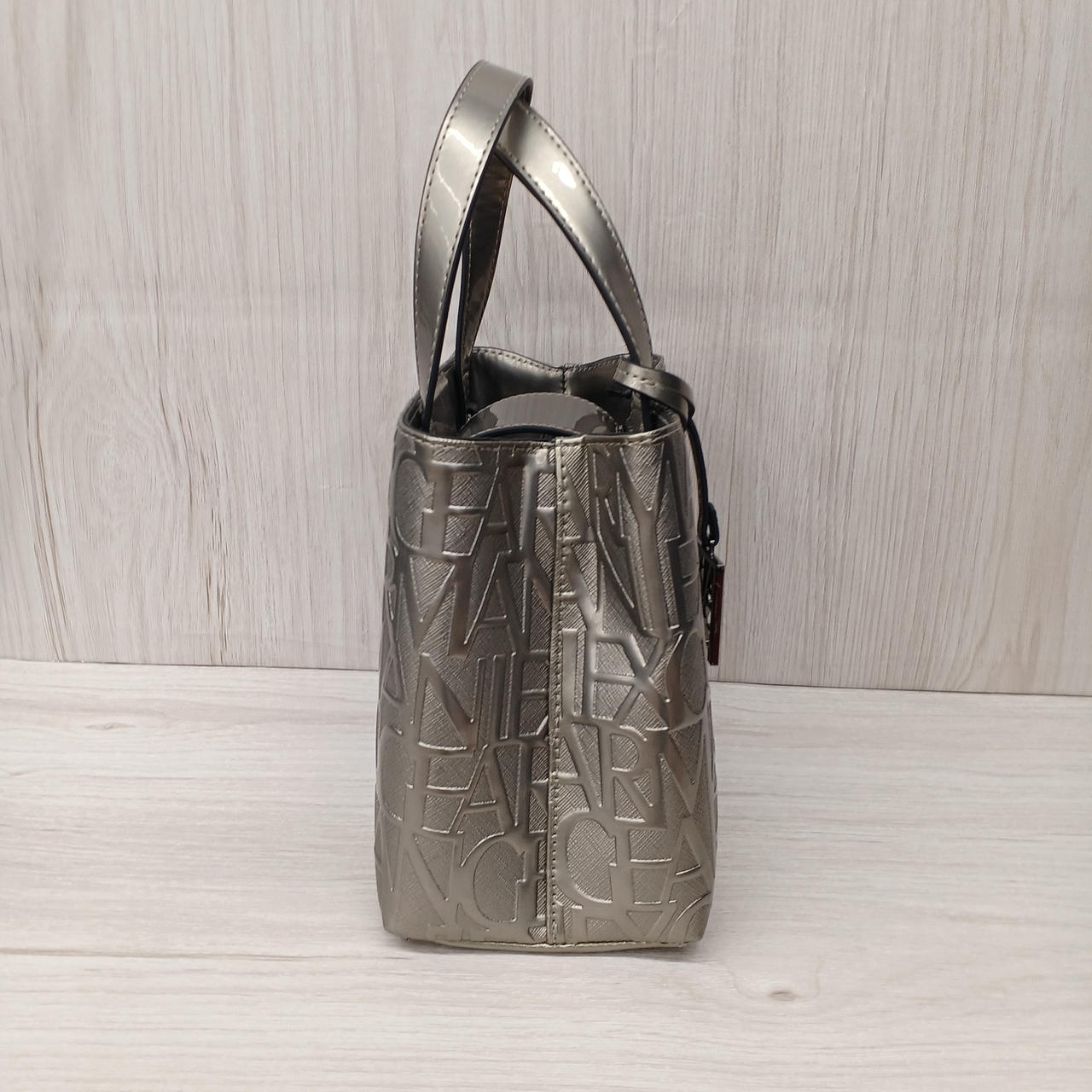 【極美品】アルマーニエクスチェンジ オールオーバーエンボスロゴ ハンドバッグ オールオーバーエンボスロゴ ミニハンドバッグ | Armani Exchange