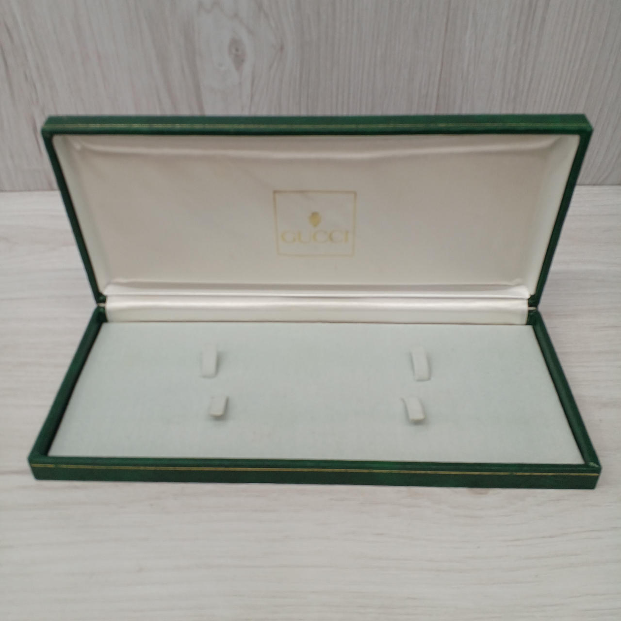 箱使用感あります。